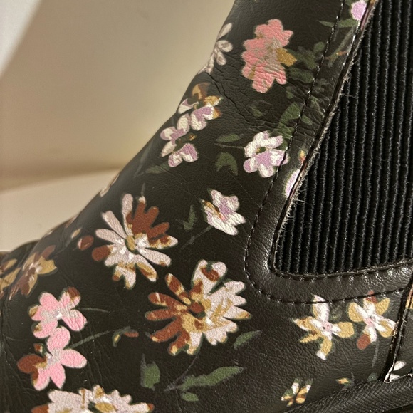 SANCTUARY WOMEN'S LEATHER FLORAL BOOTS, SIZE 7 Barely Worn! - Picture 3 of 5